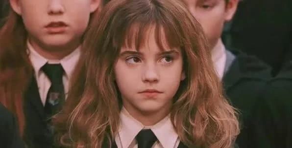 初秋流行什么发型?期中泡面头肯定会占有一个席位