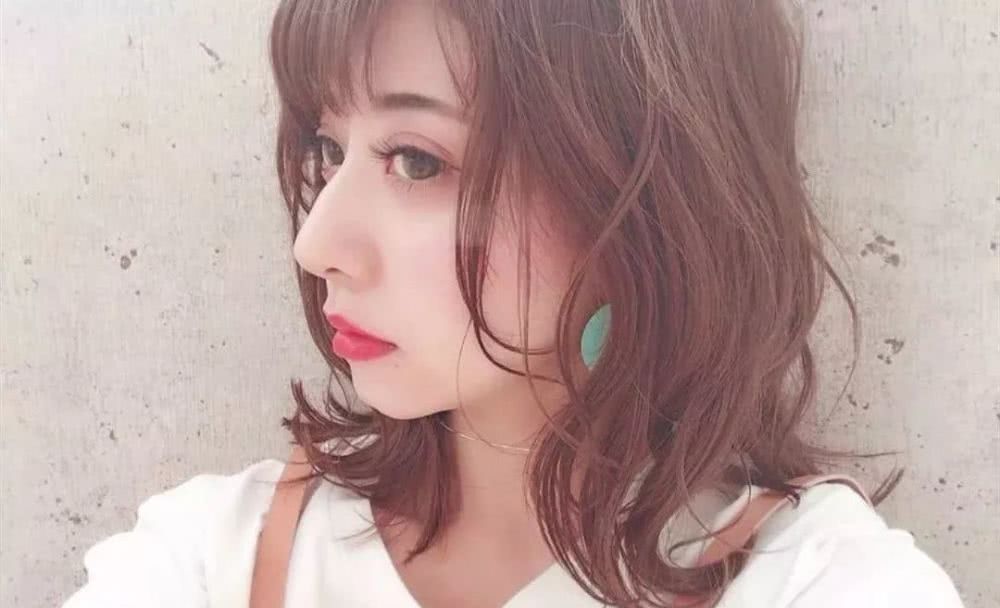 慵懒短卷发，打造属于你的“高级脸”