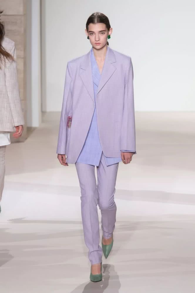 2019秋天这些颜色真的火，穿上就让你和其他人不一样