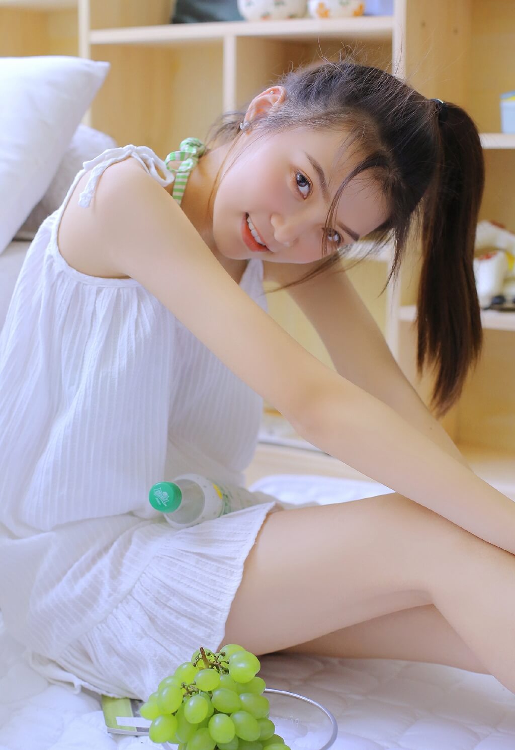 吊带迷妹清新养眼微微一笑诱人写真图片
