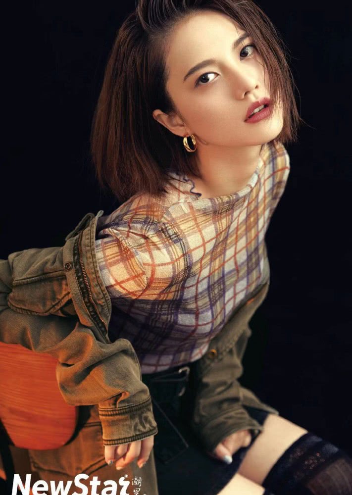 剪了短发的孙亚亚用7套造型，演绎2019早秋时尚穿搭