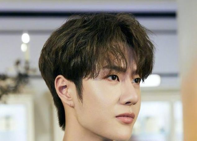 王一博微博发文表白,重要的日子表白对的人,网友:恭喜恭喜