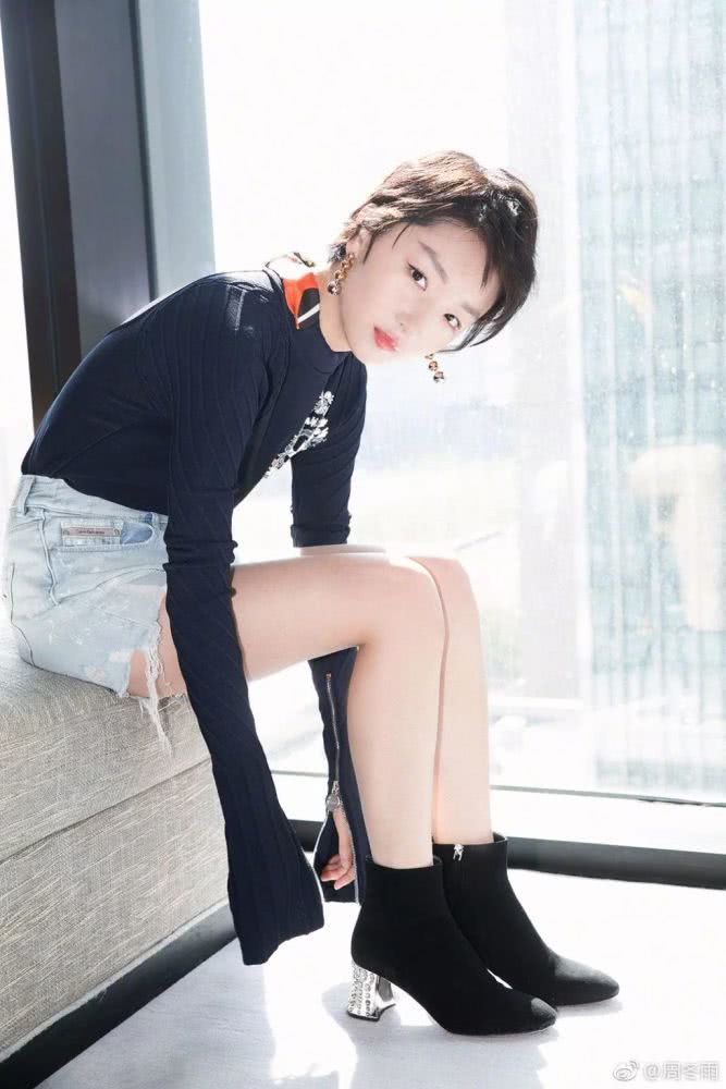 马思纯和周冬雨的短发灵感超完美,你只要学会一种就可以了