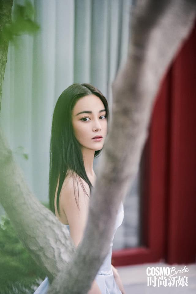 张馨予拍《时尚新娘》大片撞脸姚笛?气场全开,性感撩人!