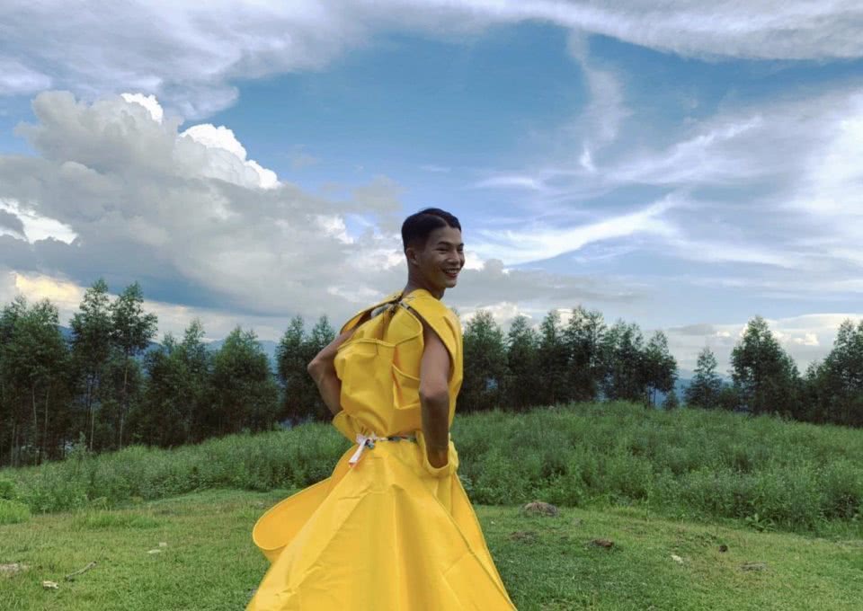 这位中国小伙把田埂变成了时装周，不仅有高级脸还有一颗追梦心