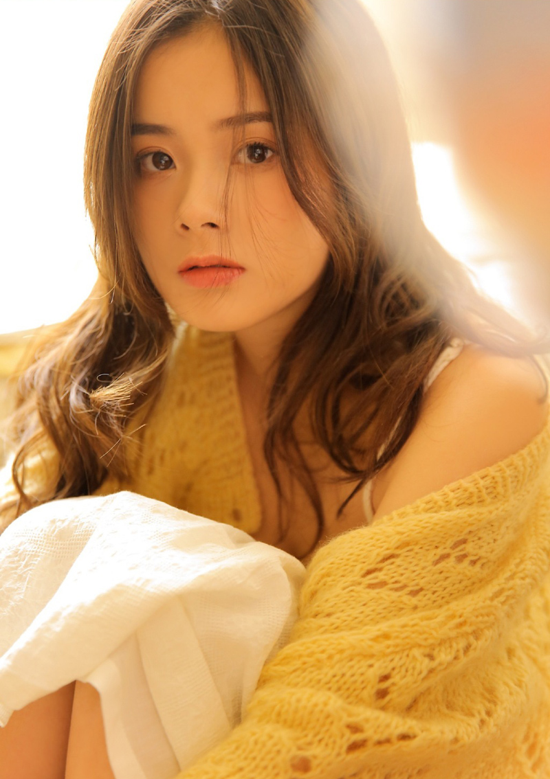 长发美少女一笑倾国性感清新私房写真图片