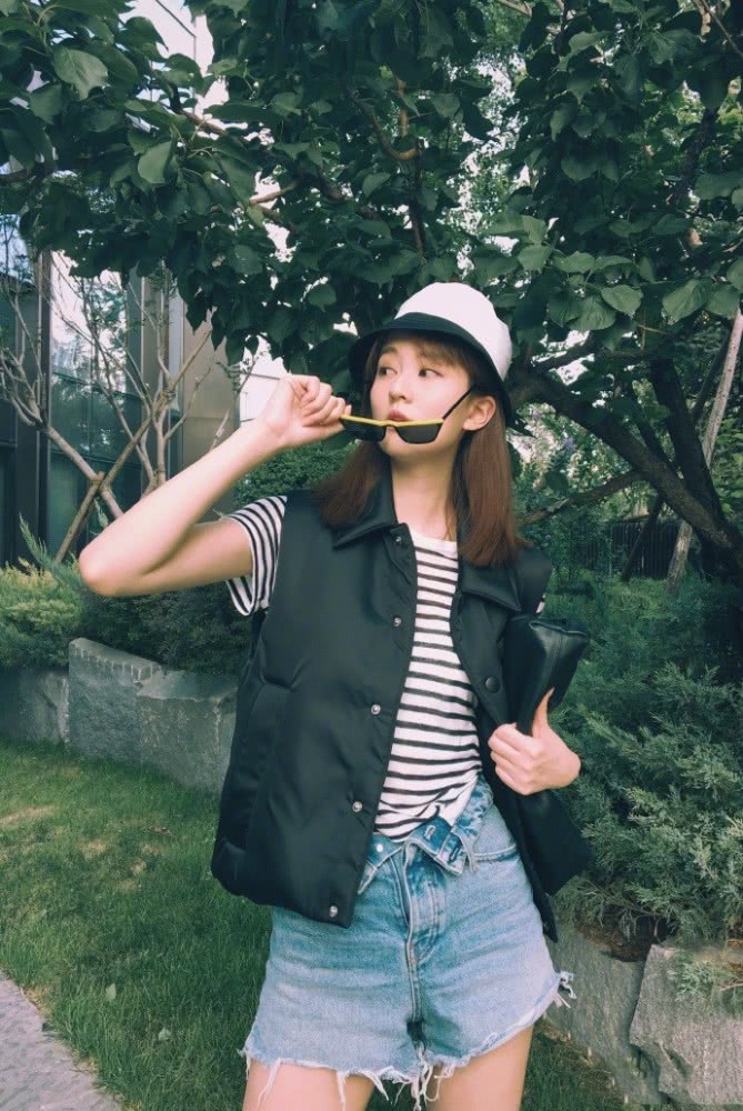 乔欣的裤子纽扣是故意忘了扣吗?漂亮的大长腿让多少女人羡慕