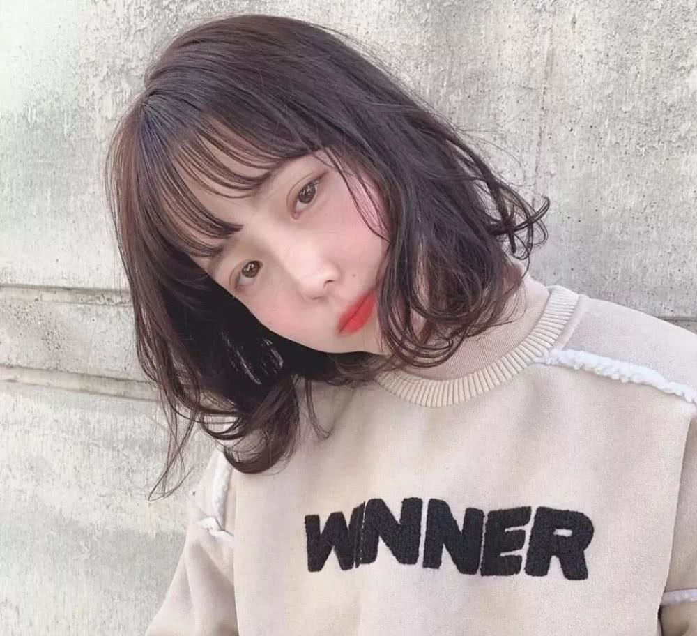 慵懒短卷发，打造属于你的“高级脸”