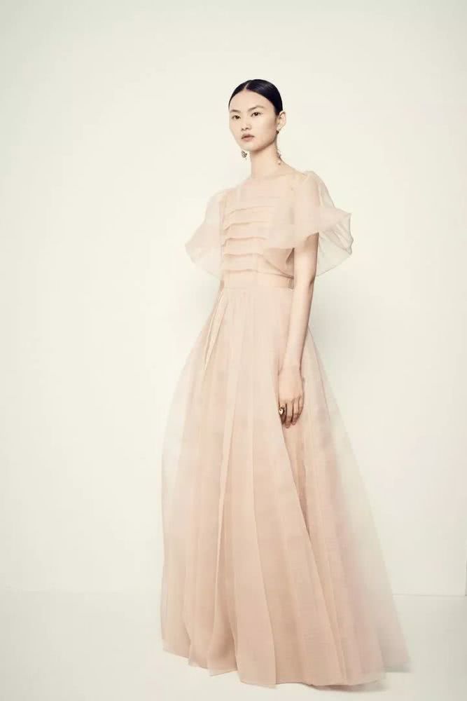 2019秋天这些颜色真的火，穿上就让你和其他人不一样