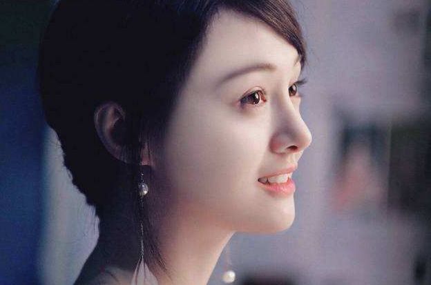 郑爽28岁生日刚结束不久,就被微博签约大咖狂喷:郑爽算老几?