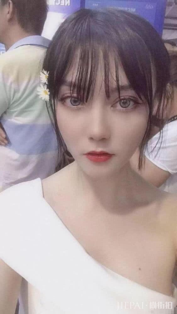 热巴表妹跟着也要出道了?不过颜值却比姐姐差太多