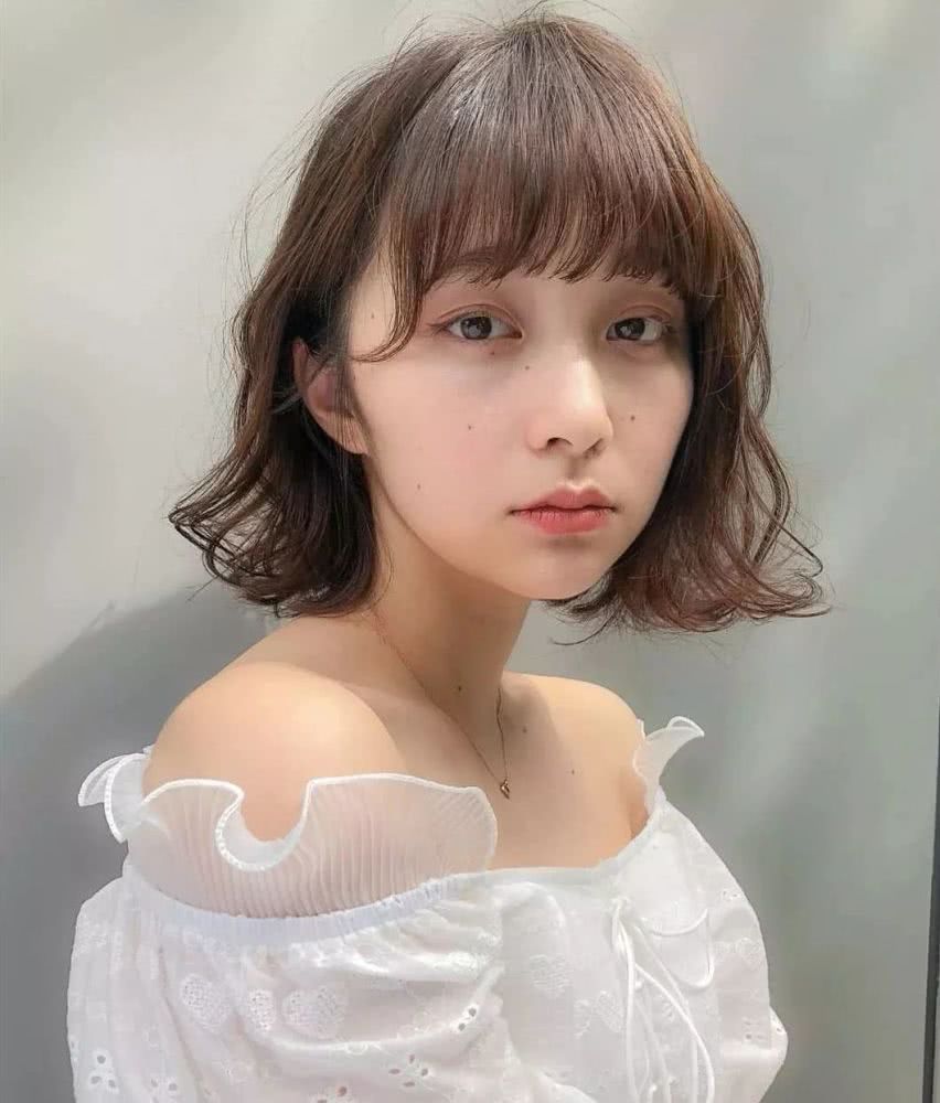 慵懒短卷发，打造属于你的“高级脸”