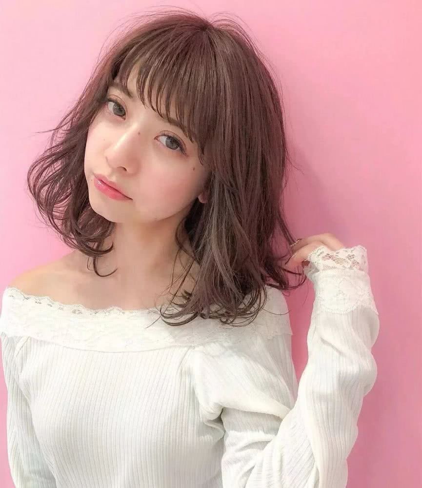 慵懒短卷发，打造属于你的“高级脸”