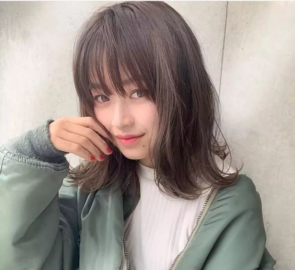 慵懒短卷发，打造属于你的“高级脸”