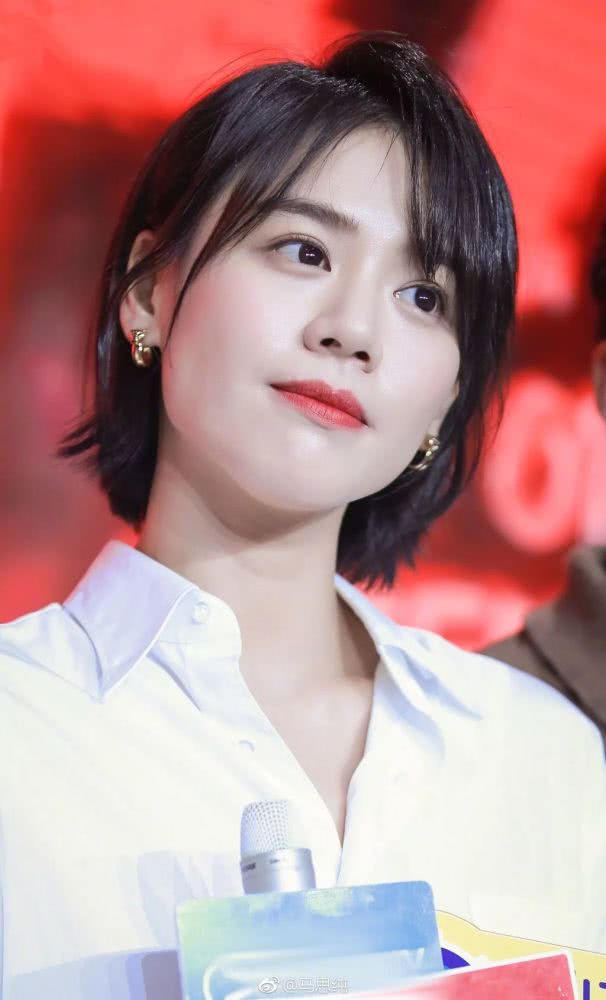 马思纯和周冬雨的短发灵感超完美,你只要学会一种就可以了