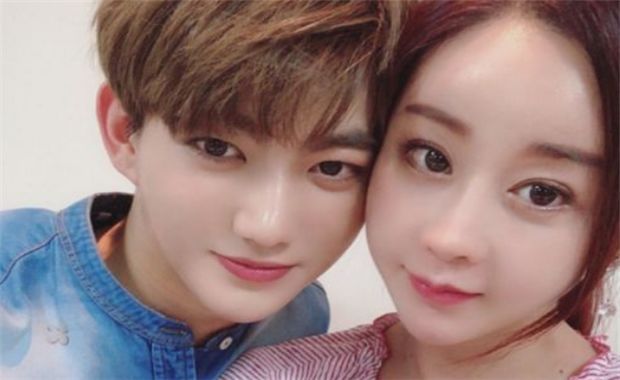 她因三级片出名，42岁时嫁24岁富二代，如今一家三口幸福美满