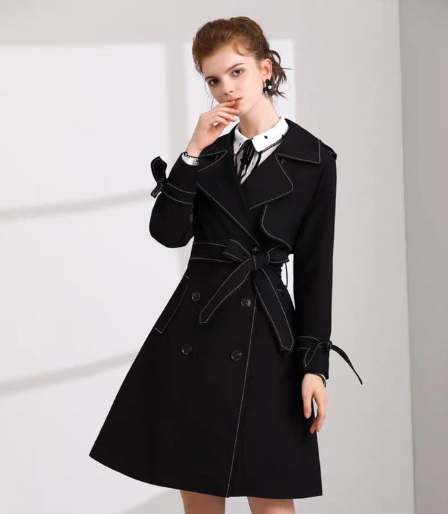 早秋穿什么?修身又有气质的风衣帮你凸显女性帅气洒脱