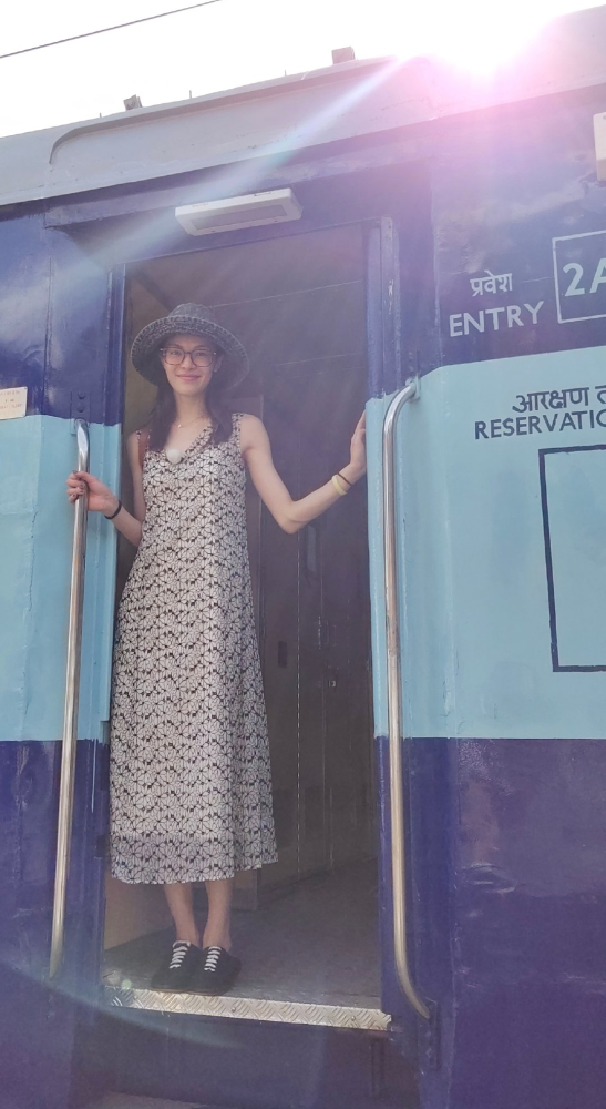 钟楚曦造型撞衫倪妮，高级脸冷艳大气，太美啦