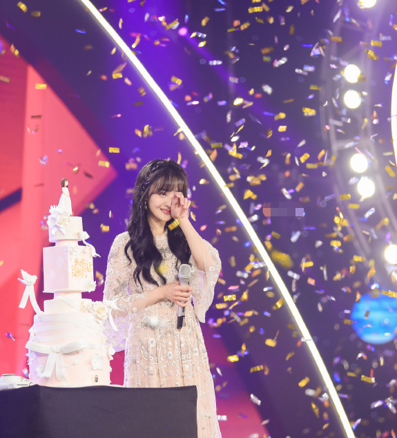 “腕线过裆”成为好身材标准？郑爽意外胜过关晓彤成最好身材女明星