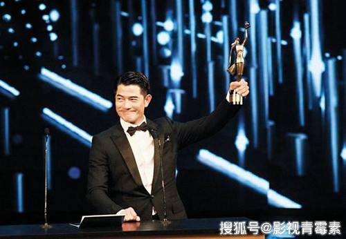 54岁的郭富城在演唱会上脱衣露腹肌，是四大天王中身材最好的