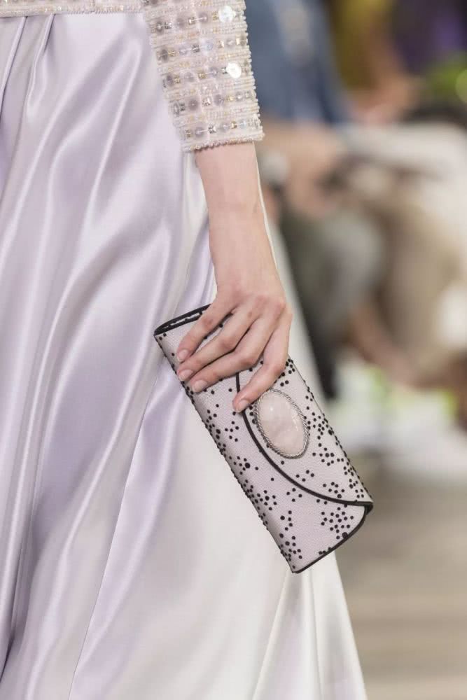 2019秋天这些颜色真的火，穿上就让你和其他人不一样