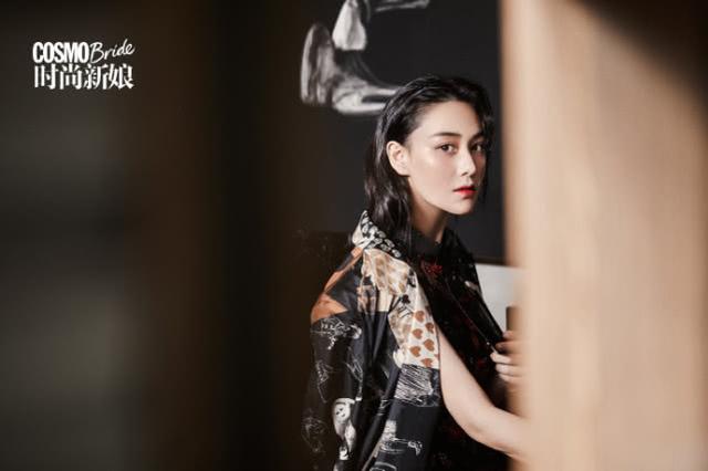 张馨予拍《时尚新娘》大片撞脸姚笛？气场全开，性感撩人！