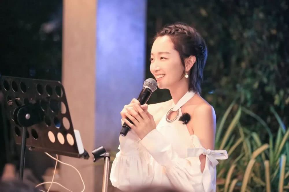 马思纯和周冬雨的短发灵感超完美,你只要学会一种就可以了