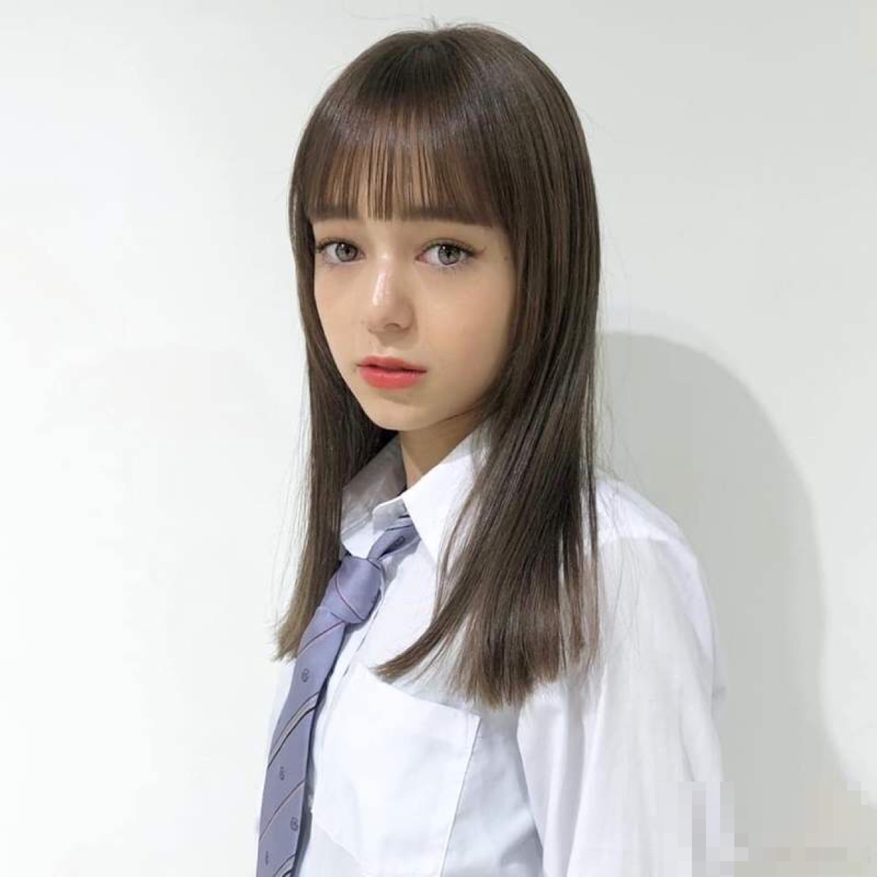 这位年轻的日本世界小姐姐，论颜值精致的如同在线的芭比娃娃般