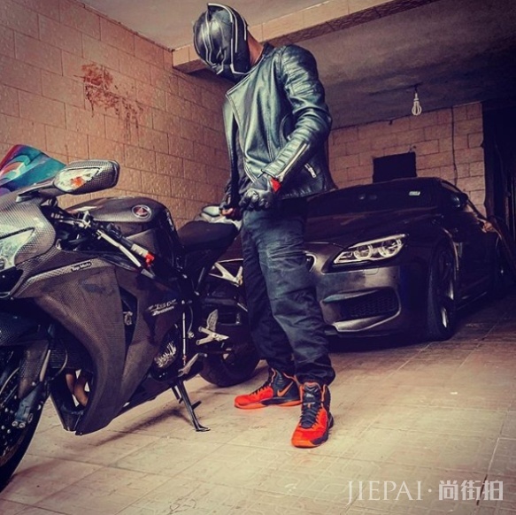 男星车祸身亡,粉丝无法接受现实在葬礼上开棺验尸,现场混乱不堪