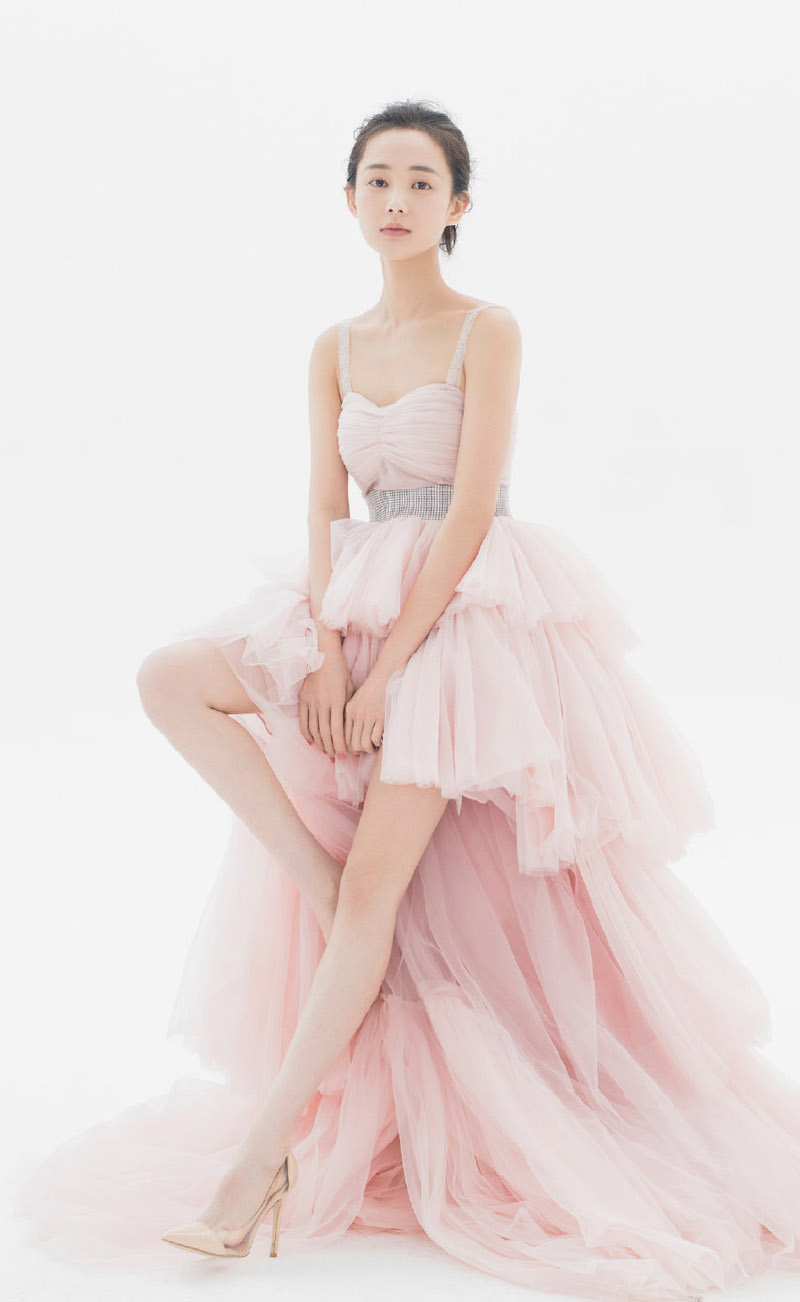 李一桐图片 李一桐吊带裙魅力写真风格图片