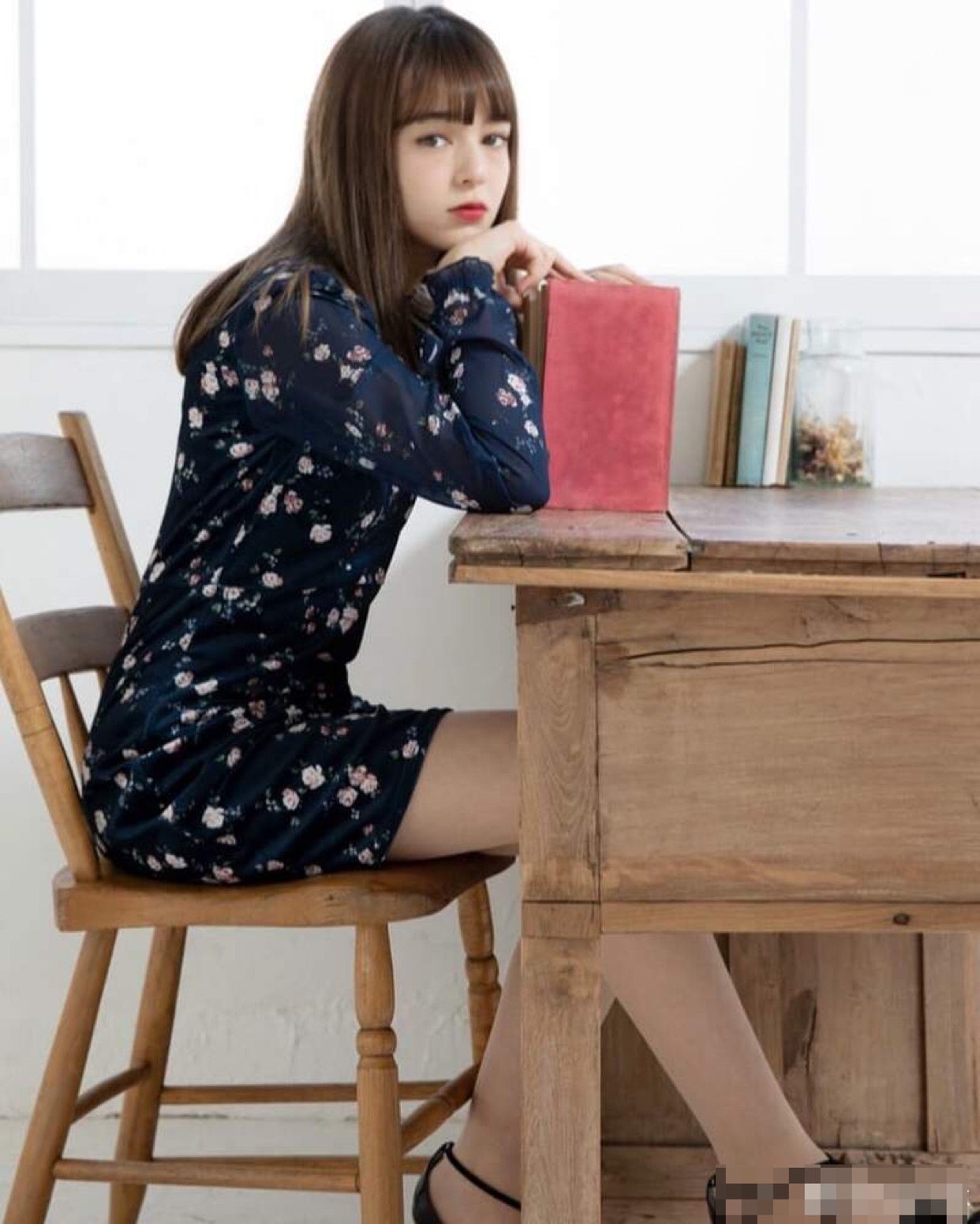 这位年轻的日本世界小姐姐，论颜值精致的如同在线的芭比娃娃般