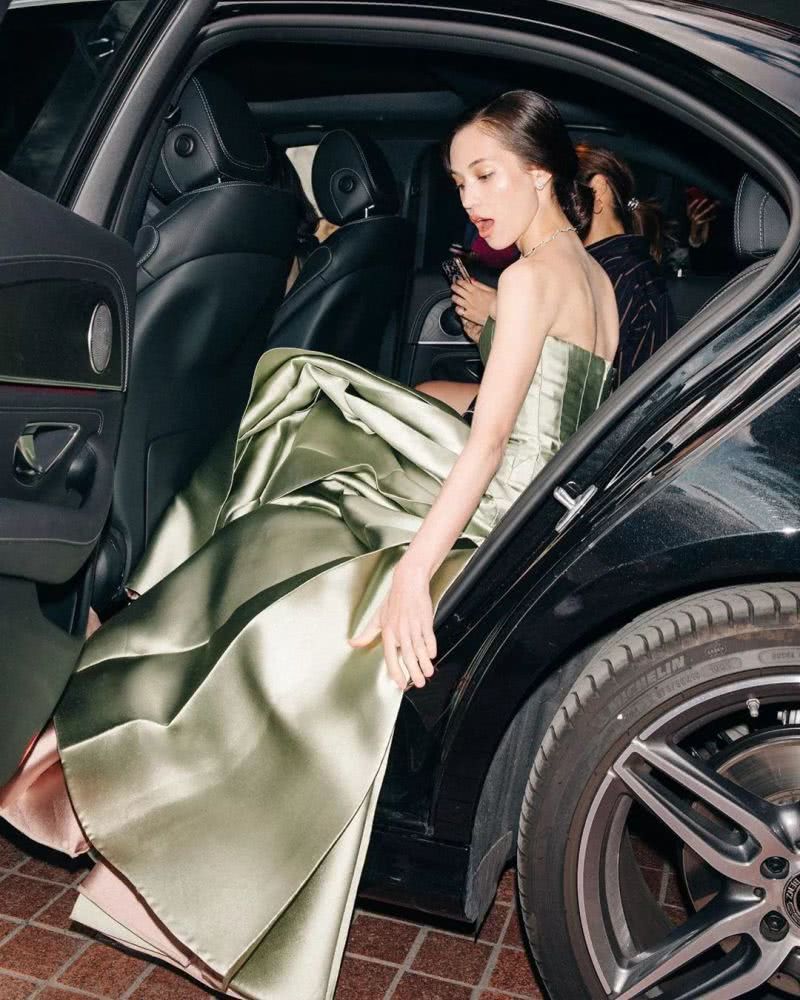 2019秋天这些颜色真的火，穿上就让你和其他人不一样