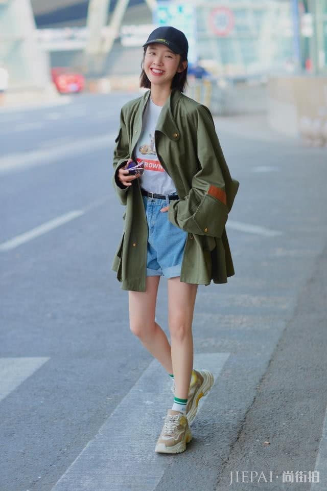 唐艺昕穿男友风衬衫玩下衣失踪，婚后全是藏不住的幸福感