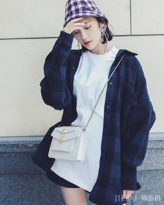 唐艺昕穿男友风衬衫玩下衣失踪，婚后全是藏不住的幸福感