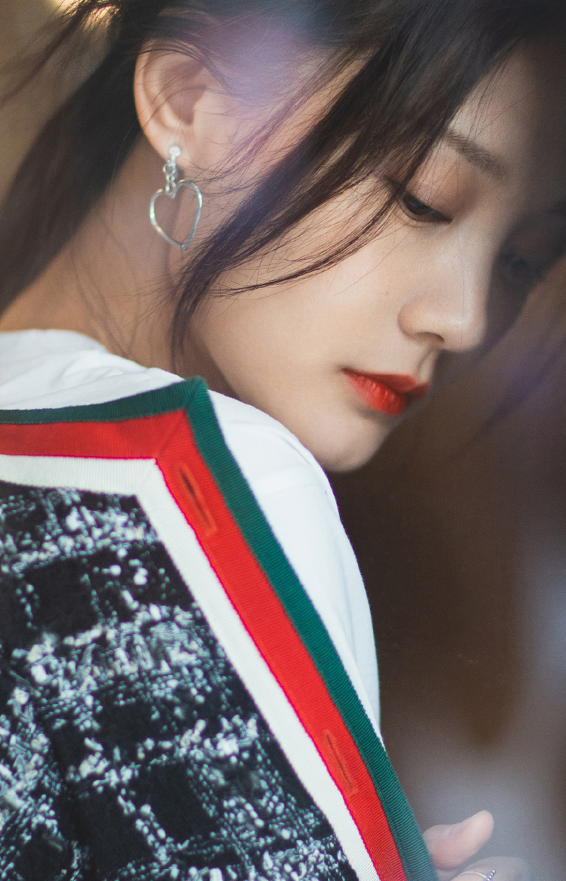 李一桐复古文艺风格浪漫写真图片