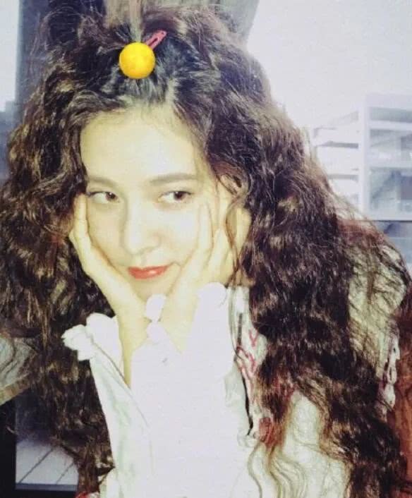 初秋流行什么发型?期中泡面头肯定会占有一个席位