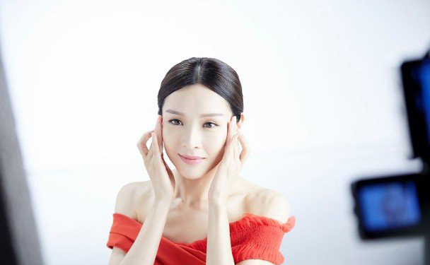 不舍投资打水漂?TVB疑为李佳芯洗白,获解封参加爱国演唱会