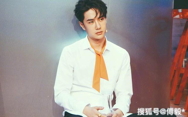 轧戏还是扎戏?粉丝刷肖战黑词条写错字,王一博学历问题再被嘲