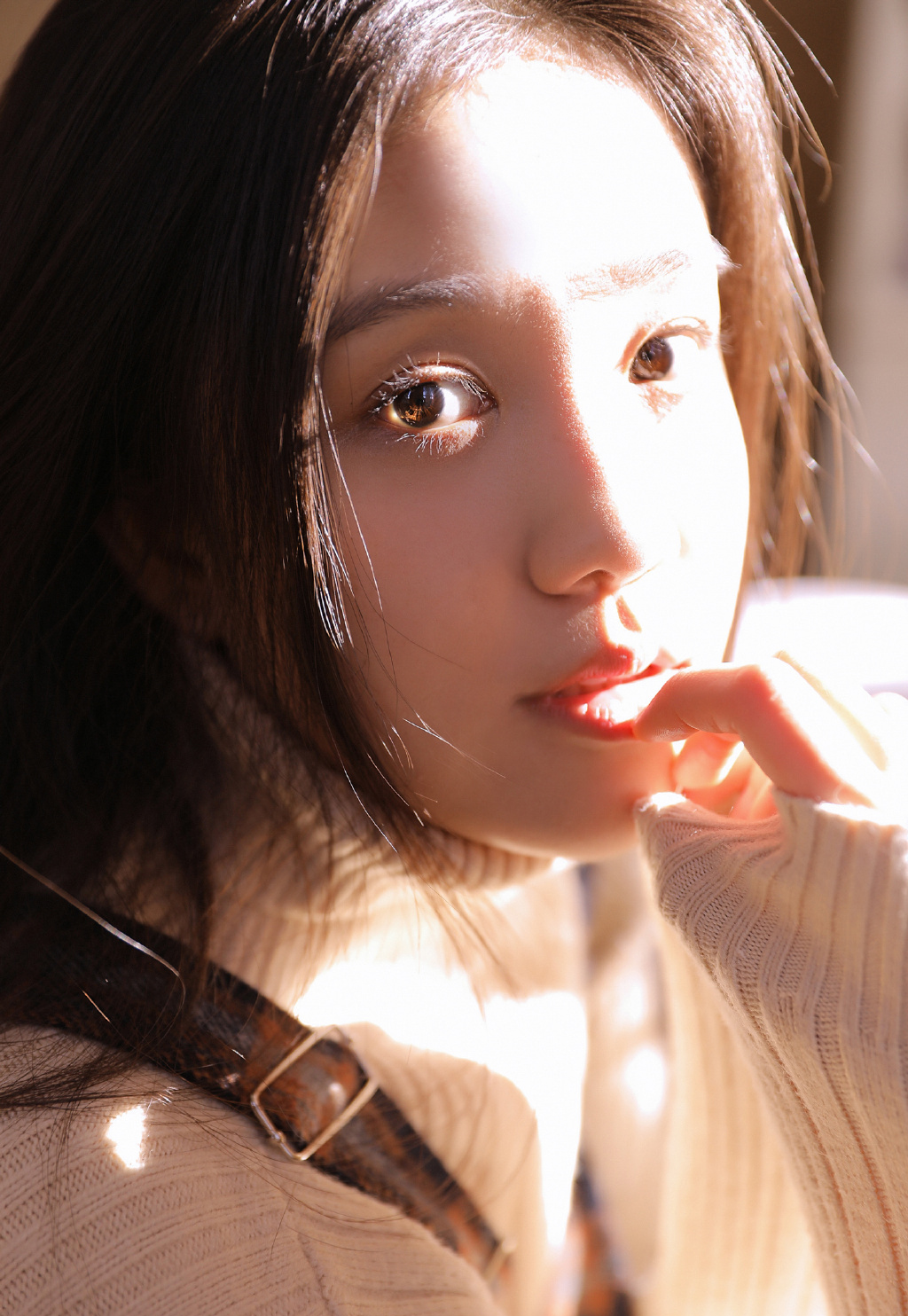 相貌精致极品美女小姐姐火辣性感逆光风格私房图片