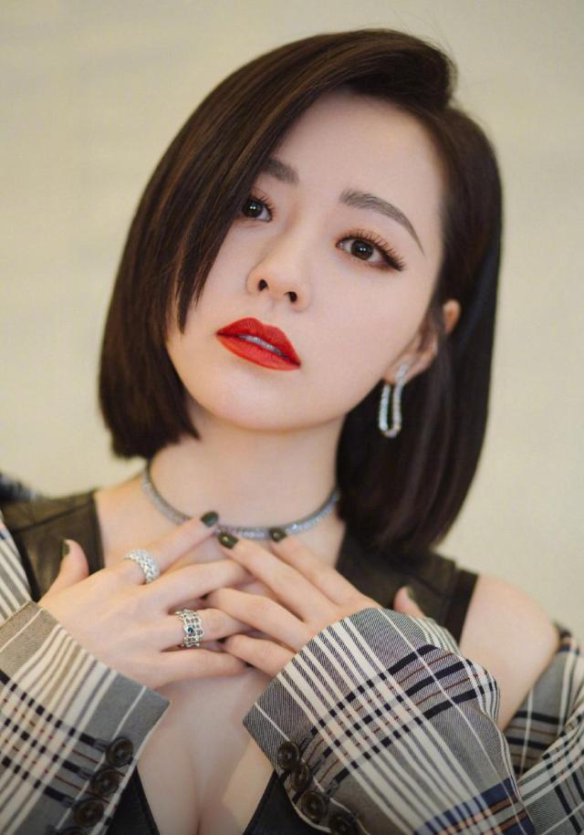 张靓颖短发造型搭配西装性感霸气,造型吸睛满分