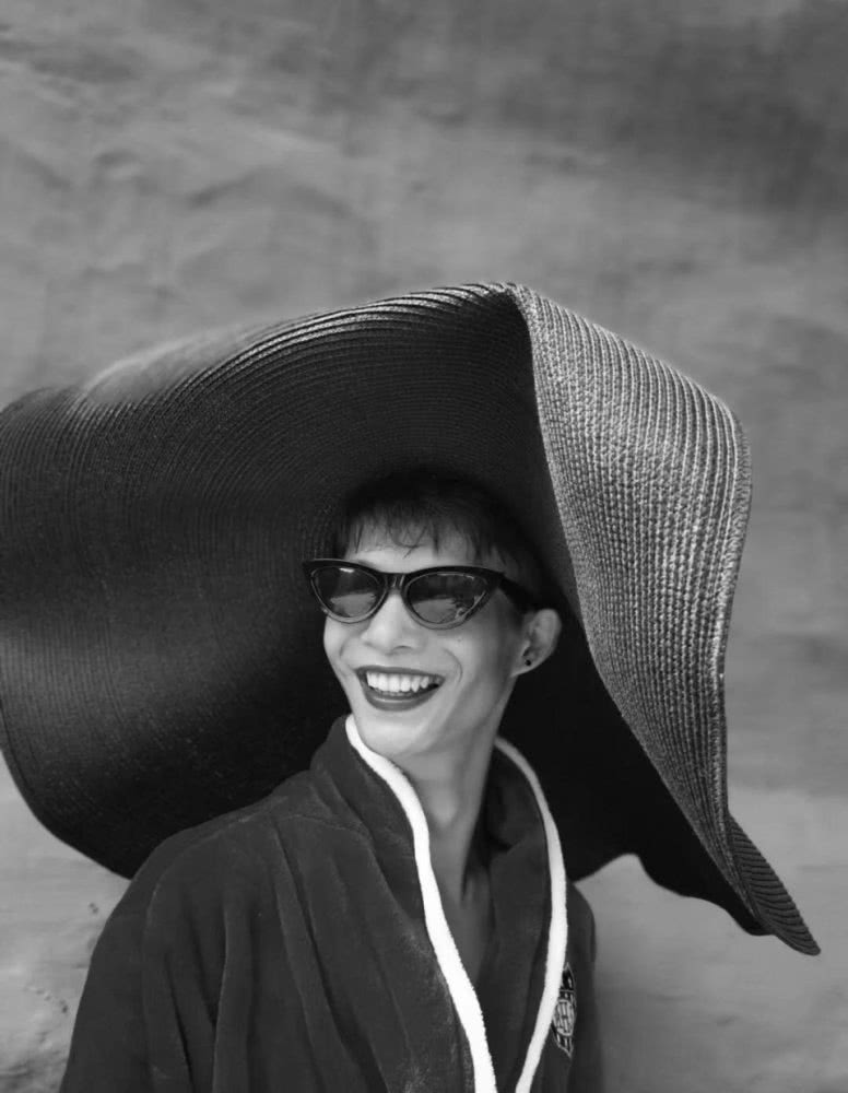 这位中国小伙把田埂变成了时装周，不仅有高级脸还有一颗追梦心