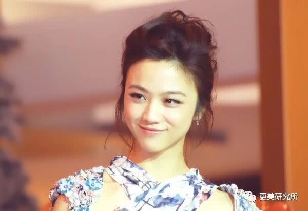 别再吹少女感了，秋日美人带着女人味颠覆审美