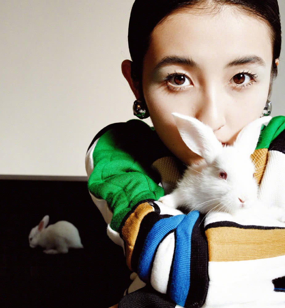 张子枫穿4万3的外套搭配牛仔裤,比男的都帅