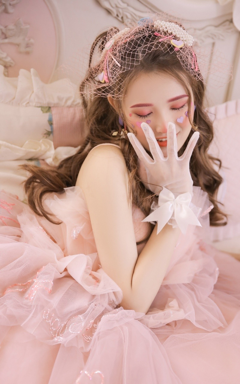 粉色蕾丝装性感美女诱惑唯美可爱风格写真图片集