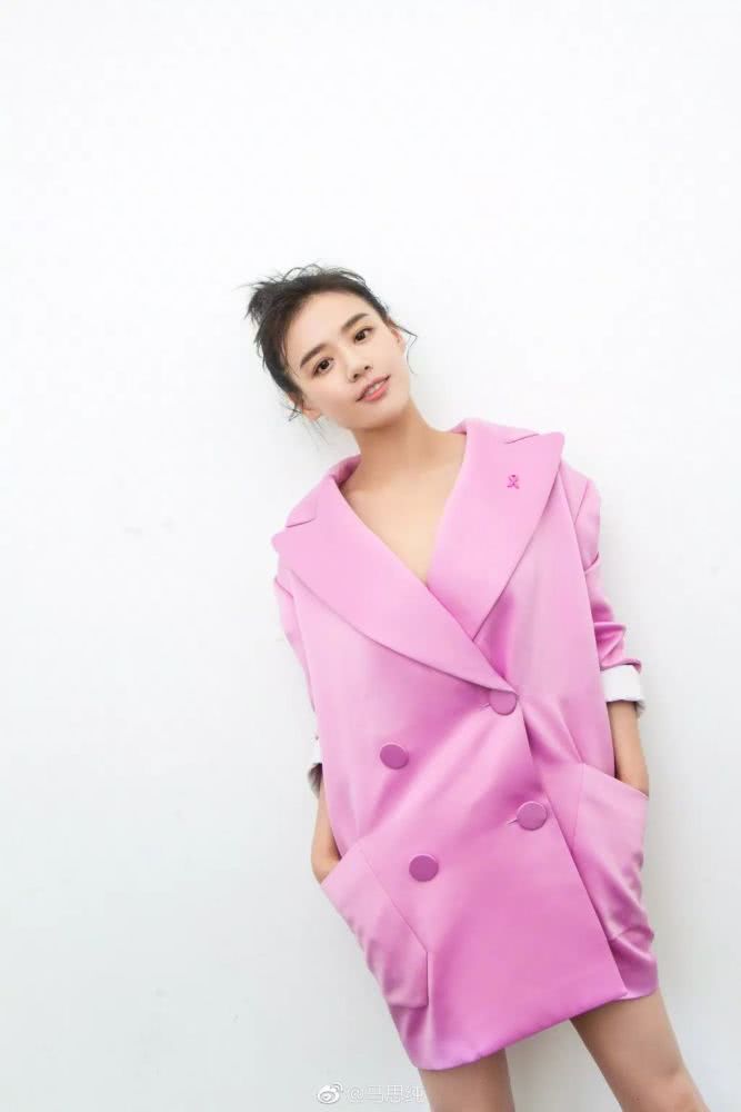 马思纯和周冬雨的短发灵感超完美,你只要学会一种就可以了