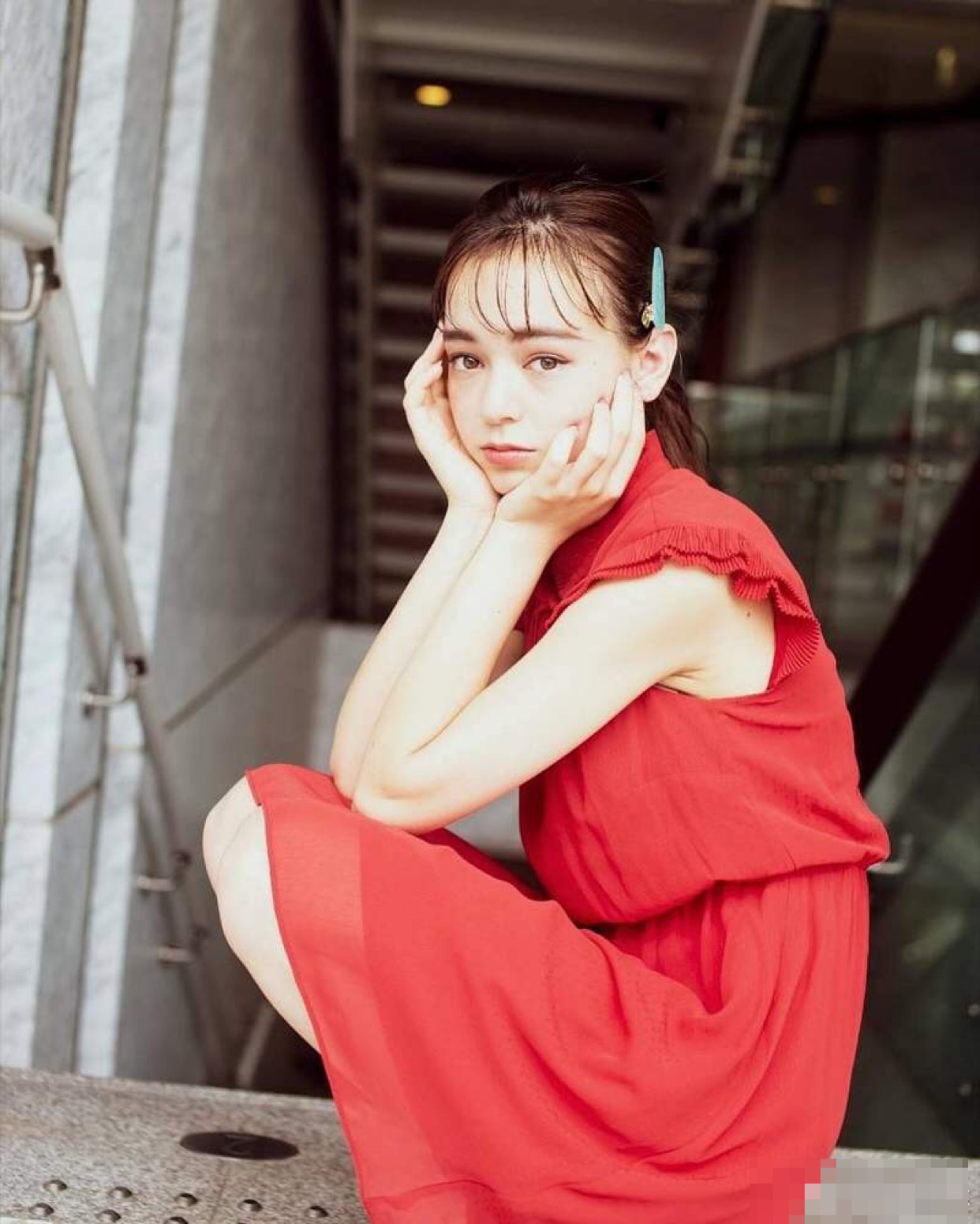 这位年轻的日本世界小姐姐，论颜值精致的如同在线的芭比娃娃般