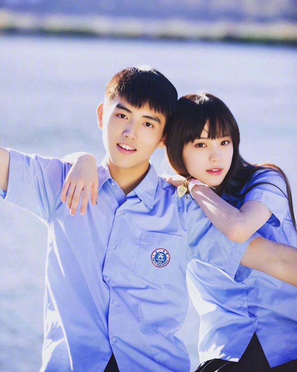 陈飞宇要走“黑红”路线？继欧阳娜娜王一博后，又和肖战撞衫比拼