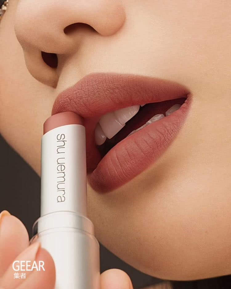 擦雾面唇膏总是干涩又难推匀?原来你忽略了这个关键步骤