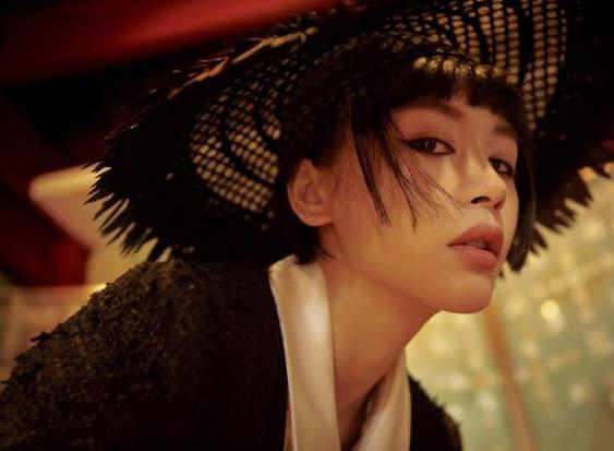 王子文驾驭摩登国风大片,穿搭尽显东方“侠义感”,玩得很高级