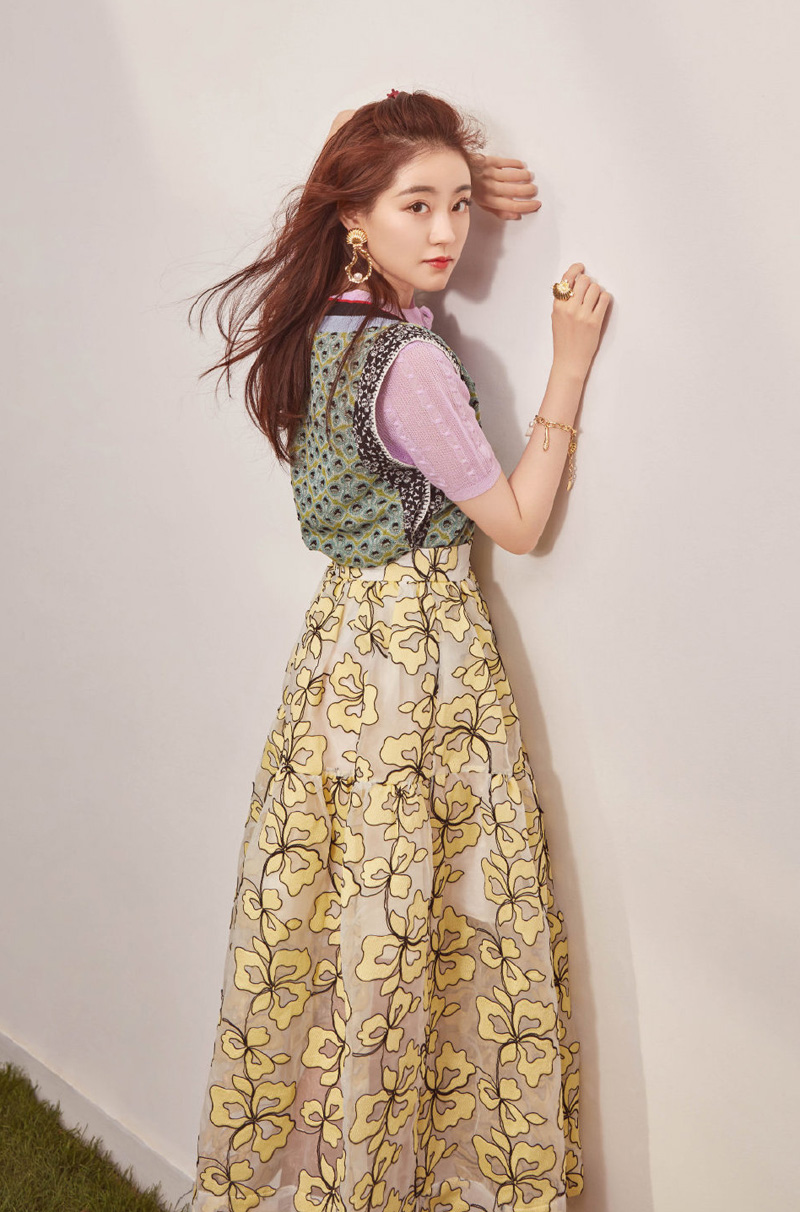 祝绪丹粉色上衣甜美优雅时尚迷人写真图片